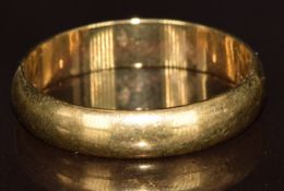 A 9ct gold wedding band / ring, 4.1g, size X