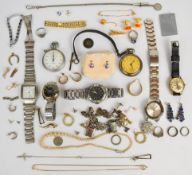 Silver charm bracelet with seventeen silver charms including four leaf clover, acorn, etc (45g), 9ct