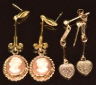 Two pairs of yellow metal earrings, one in the form of a heart and the other set with cameos, 5.3g