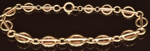 A 9ct gold bracelet made up of graduated circular links, 11.3g,19cm