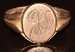A 9ct gold signet ring, 3.8g, size U