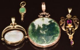 A 9ct rose gold pendant set with moss agate and with agate verso, 9ct gold swivel fob set with