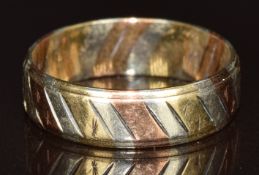 A 9ct gold tri-coloured wedding band / ring, 3.3g, size N/O