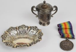 Edward VII hallmarked silver bonbon dish with pierced and embossed decoration, hallmarked silver