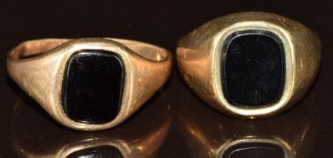 Two 9ct gold signet rings set with onyx (one has band cut), 5.5g
