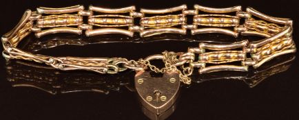 A 9ct gold gate bracelet with 9ct gold heart padlock clasp, 14.6g, 19cm