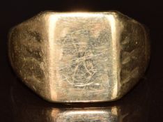 A 9ct gold signet ring, 6.7g, size V