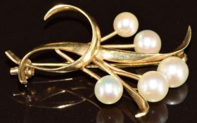 Mikimoto 14k gold brooch set with five pearls, 5.1g, 4cm