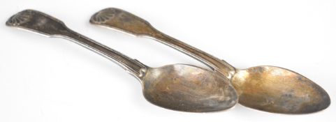 Pair of Georgian hallmarked silver fiddle thread and shell pattern teaspoons, London 1829, maker