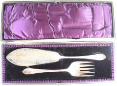 Cased Victorian hallmarked silver fish serving slice and fork, Sheffield 1892, maker William Mammatt