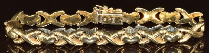 A 9k gold bracelet made up of cross and heart links, 8.8g, 17cm