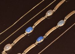 A 9ct gold necklace set with agate cabochons (16.6g, 39cm), a 9ct gold bracelet and a 9ct gold chain
