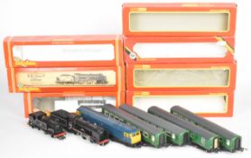 Hornby 00 gauge model railway locomotives and rolling stock to include BR Class V 'Clifton' R084, BR