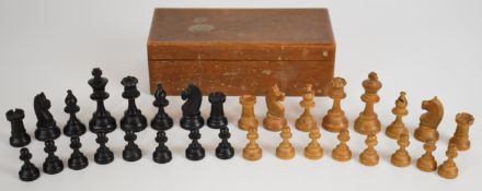 Early to mid 20th century Staunton style boxwood and ebony chess set, height of king 62mm