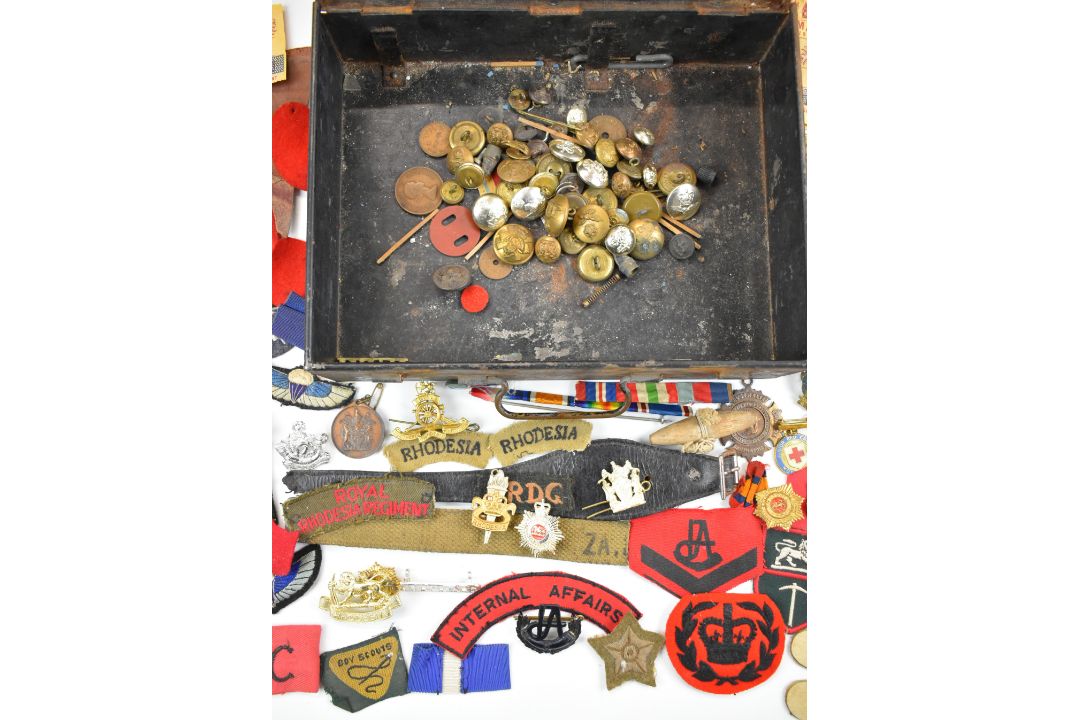 Rhodesia Long Range Desert Group interest interest mainly WW2 medal and badges to include 1939-45 - Image 4 of 16