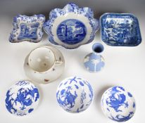 Spode pedestal petal shaped dish in the Italian pattern, further Spode blue and white, 19thC