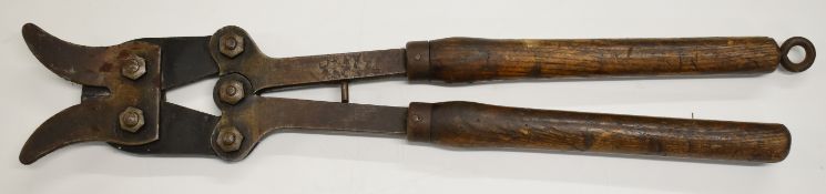 Wolseley WW1 wire cutters with broad arrow military mark and dated 1915, overall length 52cm