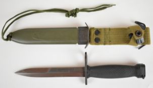 American M7 fighting knife bayonet in plastic scabbard with canvas frog, overall length 34cm. PLEASE