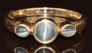 A 9k gold ring set with three cats eye Alexandrite cabochons, total 1.1ct, with certificate, size