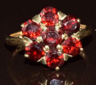 A 9ct gold ring set with a cluster of garnets, 3.3g