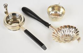 Selfridge & Co Ltd George V hallmarked silver tea strainer and stand, Birmingham 1920 or 1945,