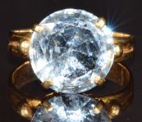 An 18k gold ring set with a round cut synthetic spinel, 5.1g, size R