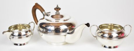 Edward VII or George V hallmarked silver three piece tea set, of squat globular form, Birmingham