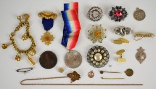 Victorian silver brooches, Masonic 9ct gold charm/ pendant (0.6g), 9ct gold purse charm (0.5g),