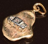 A 9ct gold pendant set with three diamonds, 3.5g, 1.5 x 2cm