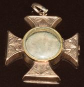 Victorian yellow metal locket in the form of the Maltese cross, 2.9g, 2.5cm