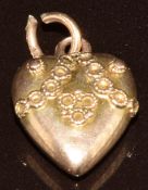 Victorian 9ct gold charm in the form of a heart, 1g