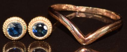 A 9ct gold 'V' ring and a pair of 9ct gold earrings set with a sapphire, 2.1g
