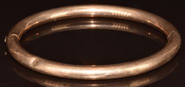A c1900 9ct rose gold bangle, 9.2g