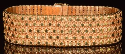 An 800 grade gold bracelet made up of fancy links, 65g, 19.4cm