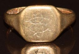 A 9ct gold signet ring (band cut), 3.9g