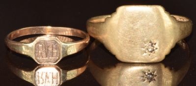 Two 9ct gold signet rings, 4.6g, size X & M