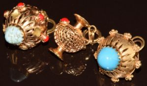 Three Italian 18k gold charms / pendants, 21.6g