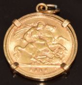 1920 gold half sovereign in 9ct gold pendant mount, 5.5g