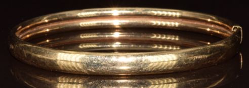 A 9ct gold bangle, 6.7g, 4.9 x 5.6cm