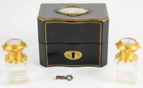 Alphonse Tahan scent / perfume bottle etui casket with brass / ormolu mounts, serpentine front,