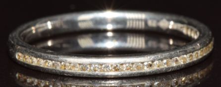 A platinum half eternity ring set with diamonds, total 0.1ct, 2.6g, size O