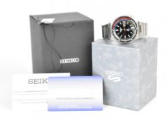 Seiko 5 gentleman's automatic wristwatch ref. 4R36-15D0 with day and date aperture, luminous hands