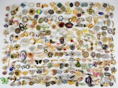 Two hundred and fifty brooches including four Exquisite, Art Deco, Avon, Sarah Coventry, Art Deco,