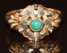 An 18k gold ring set with a turquoise cabochon, 3.5g, size O/P