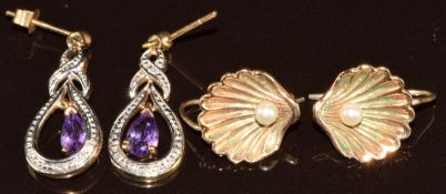 Two pairs of 9ct gold earrings, one pair set with amethysts and the other pair in the form of shells