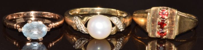 Three 9ct gold rings, one set with paste, one spinel and the other pearl and diamonds, 6.3g, size M,