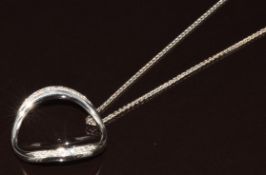 An 18ct white gold circular pendant set with diamonds (2.4cm) on 18ct white gold chain by