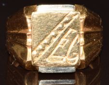 Italian 18k gold signet ring (damaged), 17.3g, size 2