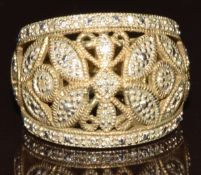 A 9k gold ring set with diamonds, 5.8g, size K/L