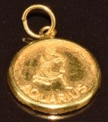 A 999 fine gold 'Aquarius' pendant in yellow metal pendant mount, 2.6g, 1.4cm